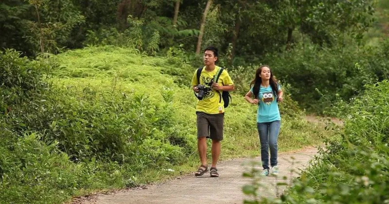 "D&agrave;nh cho th&aacute;ng S&aacute;u" khơi gợi những cảm x&uacute;c ngọt ng&agrave;o, trong trẻo của lứa tuổi học tr&ograve;. Ảnh: June.