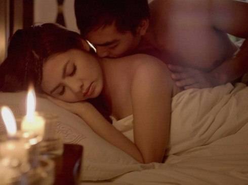 Cảnh "nóng" của Vân Trang và Khương Ngọc trong phim.