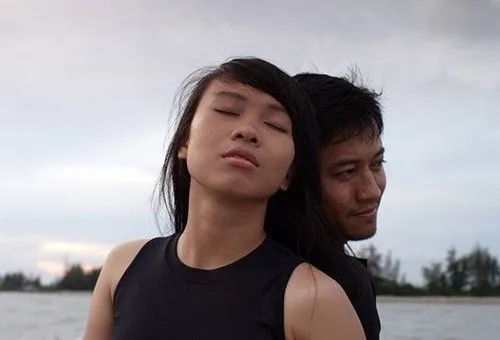 Quỳnh Hoa v&agrave; Qu&yacute; B&igrave;nh trong một cảnh phim.