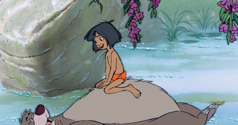 Mowgli ngồi trên bụng Baloo trong phim hoạt hình năm 1967