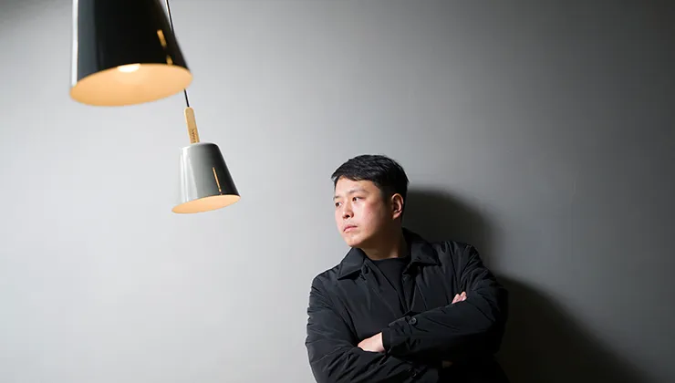 Bức ảnh chụp đạo diễn Lee Chang Hee, The Vanished, trước buổi phỏng vấn với The Korea Times tại tổng bộ Sidus ở Seoul, thứ Tư vừa rồi /Ảnh chụp bởi Choi Won Suk, Korea Times