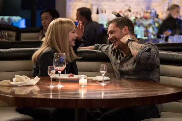 Michelle Williams vào vai bạn gái của Eddie. (Ảnh: Sony)
