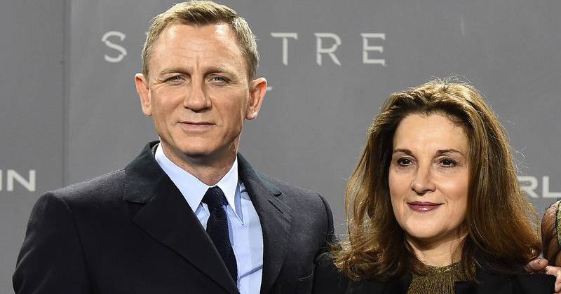 Barbara Broccoli (phải) và Daniel Craig (trái)