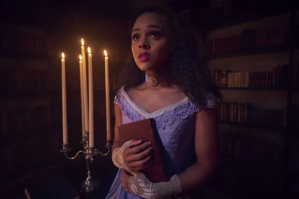 Ashley Santos vai Emily (FX)