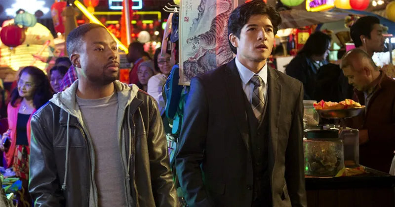 Thanh tra Lee (Jon Foo) v&agrave; Thanh tra James Carter (Justin Hires).