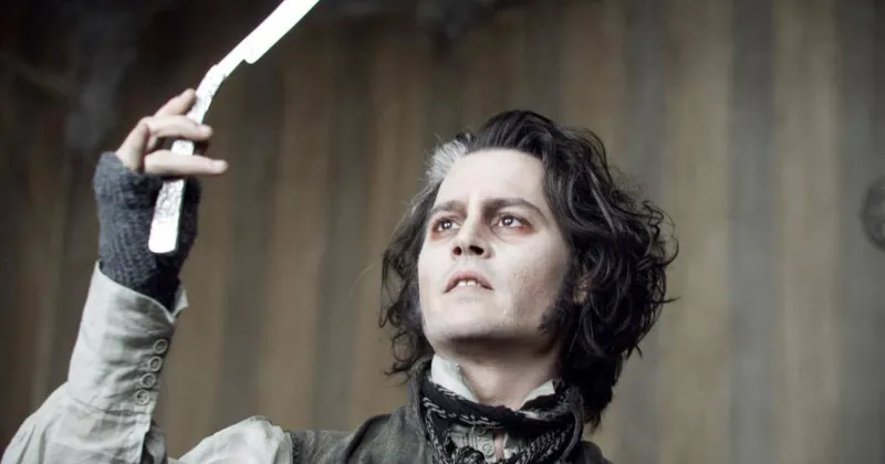 Tên thợ cạo độc ác đến rợn người trong Sweeney Todd: The Demon Barber of Fleet Street.