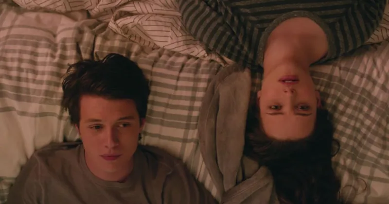Love, Simon khai thác đề LGBT nhẹ nhàng, hài hước và lãng mạn nhưng giàu cảm xúc và thông điệp