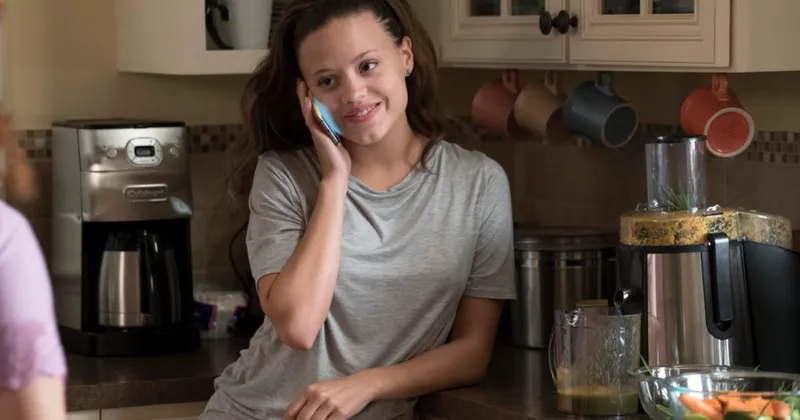 Sarah Jeffery trong Shades of Blue