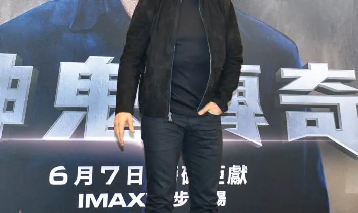 “Nam thần của làng điện ảnh thế giới” Tom Cruise rạng ngời bên hai mỹ nữ Anabelle Wallis và Sofia Boutella.