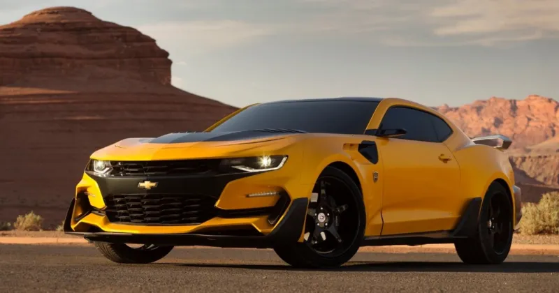 Bumblebee với chế độ xe mới, màu đen đã được thêm ở phần trước, mũi xe nhìn hầm hố hơn.