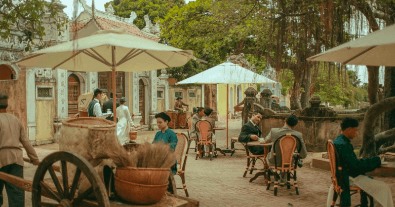 Làng Nôm (Phú Xuyên, Hà Nội) trong một bối cảnh cafe thời phong kiến.