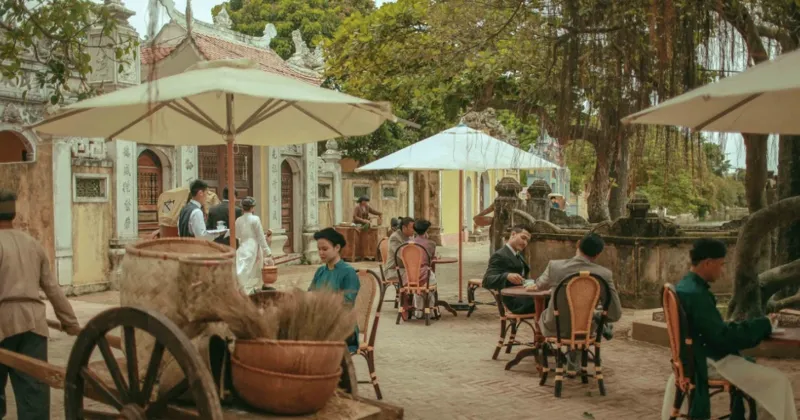 L&agrave;ng N&ocirc;m (Ph&uacute; Xuy&ecirc;n, H&agrave; Nội) trong một bối cảnh cafe thời phong kiến.