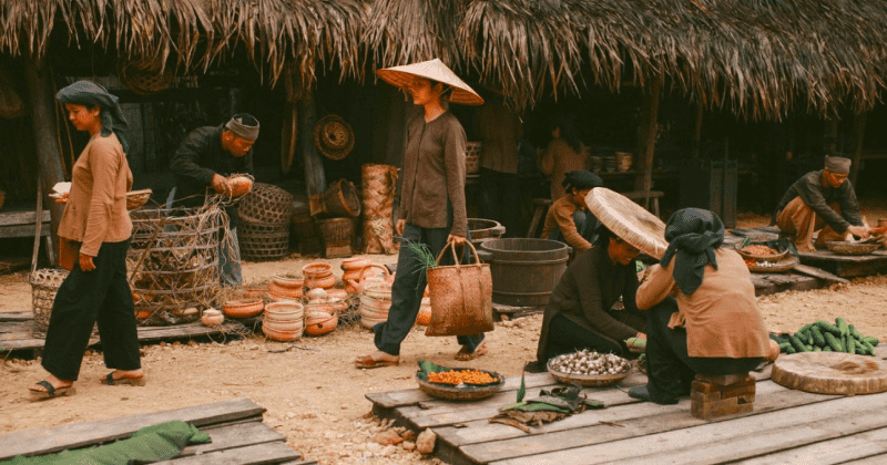 Phiên chợ quê Bắc Bộ thập niên 40 được tái hiện từ 1 phiên chợ nhỏ còn giữ nguyên nét mộc mạc ở Quảng Bình.
