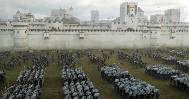 Casterly Rock trên phim rất lớn và hoành tráng.