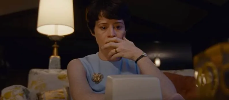 Sau vai diễn Nữ Ho&agrave;ng Elizabeth II trong series The Crown, diễn vi&ecirc;n thủ vai c&ocirc; vợ Janet của Neil Armstrong &ndash; Claire Foy nhận được nhiều sự ch&uacute; &yacute; của giới truyền th&ocirc;ng v&igrave; khả năng diễn xuất t&agrave;i t&igrave;nh, ch&acirc;n thật