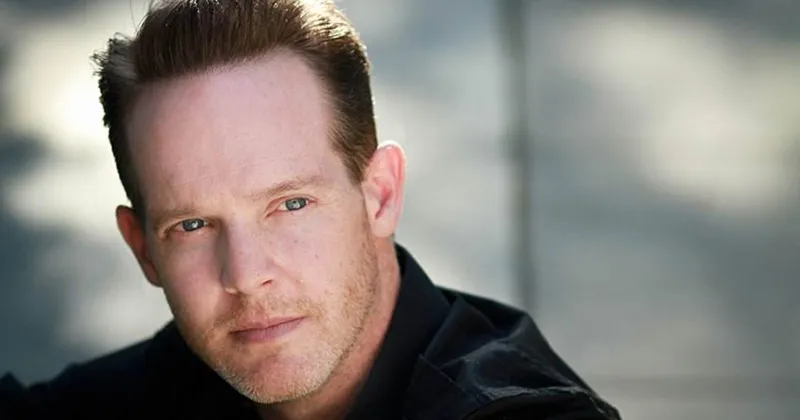 Lần n&agrave;y, Jason v&agrave;o vai Randall Armstrong &ndash; cha của nh&acirc;n vật ch&iacute;nh Davey Armstrong v&agrave; l&agrave; một ph&oacute;ng vi&ecirc;n điều tra hiện trường