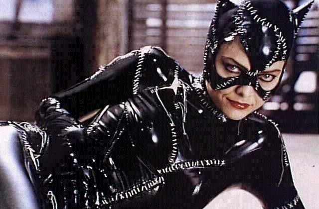 Batman Returns có sự tham gia của minh tinh Michelle Pfeiffer trong vai Catwoman. Ảnh: DC Comics.
