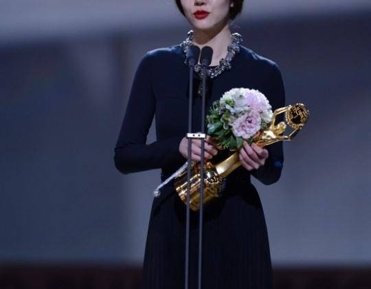 Lim Soo Jung (All About My Wife) đoạt giải Nữ diễn viên chính xuất sắc nhất