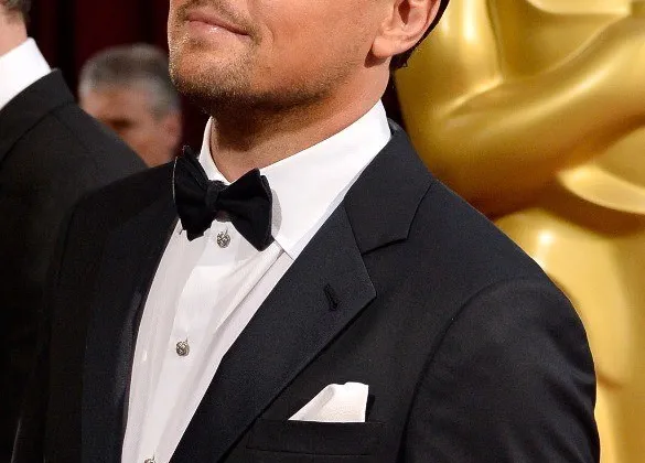 Leonardo DiCaprio th&aacute;ch thức bản th&acirc;n khi h&oacute;a th&acirc;n th&agrave;nh nh&acirc;n vật đa nh&acirc;n c&aacute;ch nổi tiếng trong lịch sử nước Mỹ.
