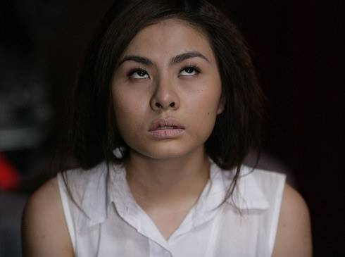 Vân Trang thể hiện cảnh nhân vật Ý Linh bị "chơi" bùa ngải, gương mặt tiều tụy, hốc hác và thường xuyên bị ám ảnh bởi những cơn ác mộng.