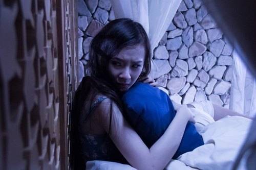 Nhân vật Hương của Angela Phương Trinh sống trong nhung lụa, nhưng chưa lần nào thật sự hạnh phúc.