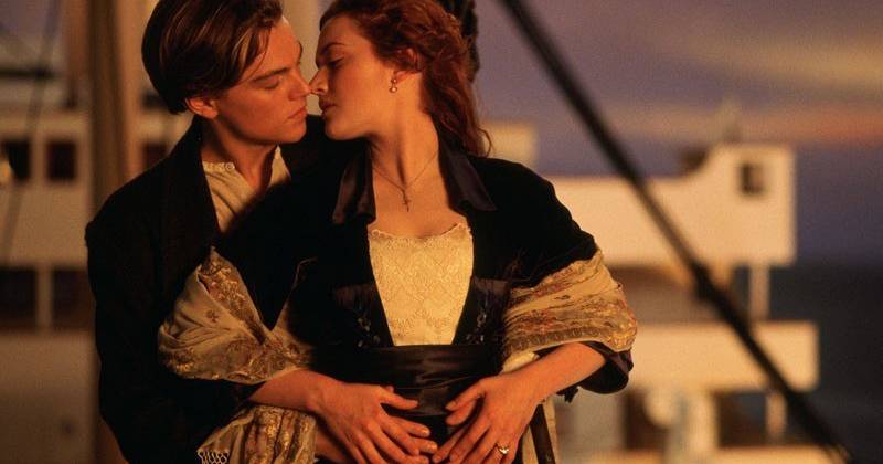 Nụ hôn của chàng Jack (Leonardo DiCaprio) và nàng Rose (Kate Winslet) trên mũi tàu Titanic.