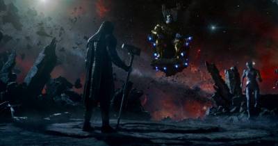 Avengers: Infinity War - Các siêu anh hùng cúi đầu trước Thanos?