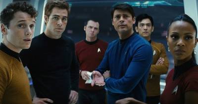 Zachary Quinto xác nhận Star Trek sẽ cộp mác 18+