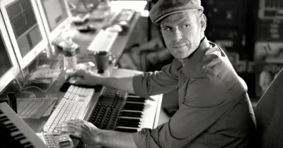 Joss Whedon bất ngờ thay thế nhà soạn nhạc chính của Justice League sau khi Zack Snyder rời đi