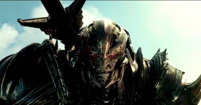 Optimus Prime bị đánh hội đồng trong trailer mới của Transformers 5