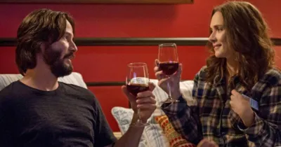 Winona Ryder và Keanu Reeves mang lại sự hoài niệm cho khán giả của thập niên 90 với trailer Destination Wedding