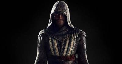Poster y hệt game của Assasssin’s Creed khiến fan mê mẫn