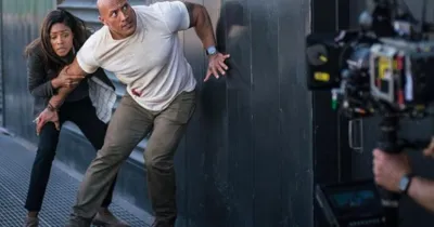 Rampage - The Rock đối đầu Gorilla, ngọc đá vỡ tan?