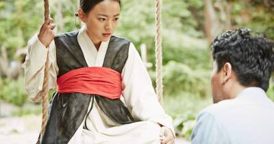 Bạn sẽ làm gì để thoát khỏi 1 ngôi làng bị nguyền rủa?