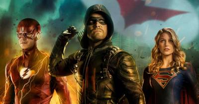 Flash, Supergirl, Batwoman, Superman, Green Arrow hội ngộ trong sự kiện crossover thường niên của CW