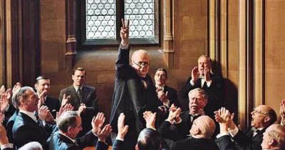 Đường đua Oscar rộng mở dành cho Gary Oldman với Darkest Hour