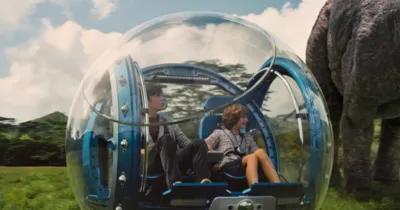 Jurassic World hé lộ diện mạo của Indominus Rex và tiểu đội của Chris Pratt