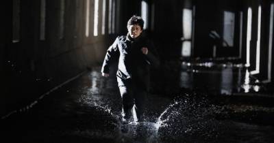 Hành trình tìm lại chính mình trong lúc trốn chạy, Golden Slumber sẽ là bộ phim hành động có nhiều yếu tố tình cảm