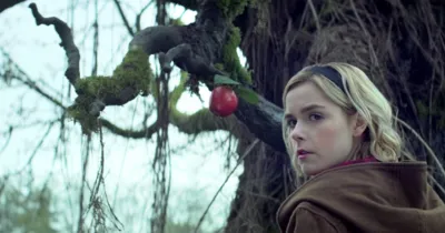 Chilling Adventures of Sabrina - Mùa 1 chưa lên sóng nhưng Netflix đã bắt đầu sản xuất mùa 2