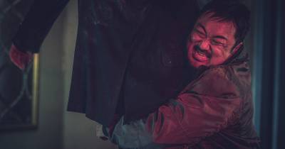 Từ Gia Thần và tay đô vật, Ma Dong Seok "đổi nghề" đi làm gangster