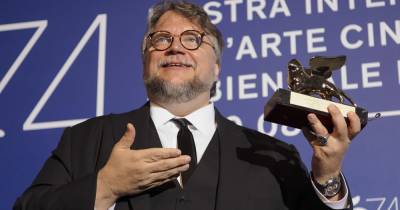 Scary Stories to Tell in the Dark của Guillermo del Toro sẽ ra mắt vào tháng 8 năm sau