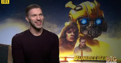 Travis Knight thừa nhận không thể làm một bộ phim Transformers hoành tráng như Michael Bay