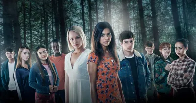 [REVIEW] The A List (Netflix) – Nam thanh nữ tú đấu nhau và câu chuyện học đường điên rồ trên đảo hoang