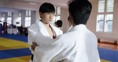 Anh Trai Yêu Quái - Isaac học cách sinh hoạt và tập võ thuật như người khiếm thị