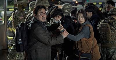 Lee Byung Hun và Ha Jung Woo hợp tác giải cứu Hàn Quốc khỏi thảm họa núi lửa lớn nhất lịch sử