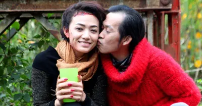 Hoài Linh tình tứ bên Tina Tình