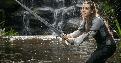 Cursed – Bạn biết gì về huyền thoại thanh gươm Excalibur do Netflix thực hiện chưa?