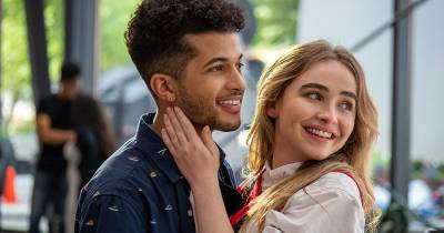 [REVIEW] Work It (Netflix) - Đơn giản và vui vẻ đến mức nhàm chán