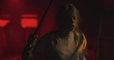 Behind You (Hầm Quỷ) - Cơn ác mộng từ những chiếc gương