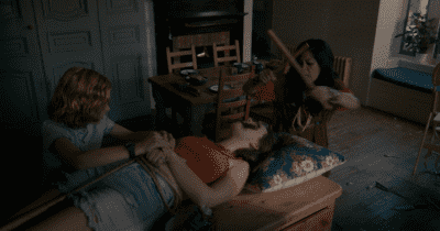 Mượn Xác - Khi ác quỷ nhân danh người nhà